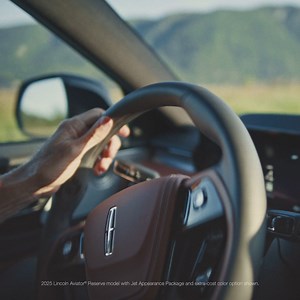 As spacious as it is smooth. From captains chairs to consoles, the 2025 Aviator® SUV has options covered. | Lincoln