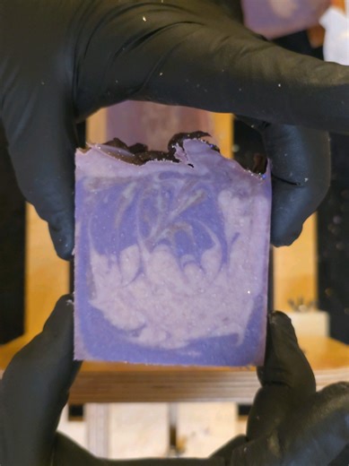 Today's soap is Violet Dreams. Fresh lakeside air, citrus-forward bergamot and sweet strawberries folded into a bouquet of wild violet hills, white jasmine and lily of the valley over a luxurious base of velvet amber and creamy woods. A beautiful, naturally sweet fragrance that's both captivating and addicting. Top: Bergamot Essence, Lakeside Breeze, Fresh Ozone, Orange Zest, Lime Spritz, Strawberry Heart: White Jasmine, Lily of the Valley, Wild Daffodil, Galbanum, Wild Violet Hills, Waxy Green 