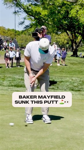 Golf clap for this Baker Mayfield putt 👏🎥: ‪@PGATOUR‬ #bakermayfield #golf #putt #golfing