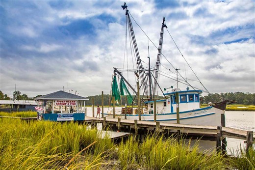 This Quaint North Carolina Town Is the ‘Seafood Capital of the World’—and It’s the Perfect Place to Retire