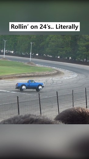 Ford Ranger brings big rims to the Races #racing #motorsports #fordranger #dragrace #pickuptruck | Carbon Video