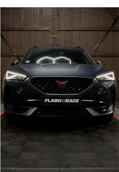 🚀 Bis zu 100 PS Mehrleistung – nur durch Stage 1! 💥 Der Cupra Formentor 2.0 TFSI auf einem völlig neuen Level. 🔥 ————————— 💻 www.flash4race.de 📧 info@flash4race.de 📲 49 1575 8238020 ————————— Hinweis: Bei unseren Softwareabstimmungen handelt es sich um Motorsportartikel, die im Bereich der StVZO nicht zulässig sind! 🏁 #flash4race #chiptuningdresden #cupramentor #cuprasuv #stage1