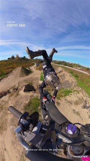 Un saut, deux rendus. 🏍️ Osmo Action 6 pour un POV net et stable (RockSteady, format robuste), Osmo 360 pour une vue complète sans angle mort, recadrée après coup avec perche invisible. Deux caméras, une action, et un montage beaucoup plus impactant. 🎥 : @brianwoodward_fpv #DJI #DJIOsmo #OsmoAction6 #ActionCamera #SquareSensor #POV #PovCamera #360camera