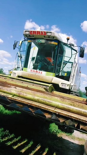 Exploring the CLAAS XARS Combine Harvester Features