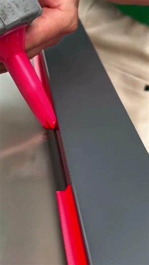 Closing the gap between ceramic tiles using red grout to make the surface neat and sealed today.