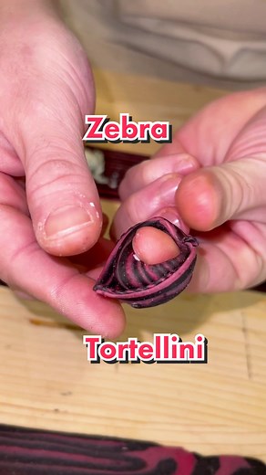 Can you make handmade tortellini? If you answer “NO”… come to us! 🍝#cookingclass #pastaclassflorence #recipe #freshpasta #florence
