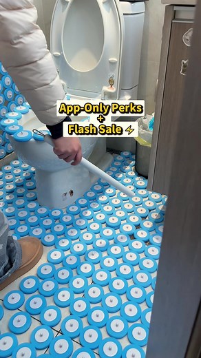 I just couldn't stand having to clean the dirtier brush AFTER cleaning the toilet..#tiktokshop #cleaninghacks #cleantok #homeessentials #bathroommusthave