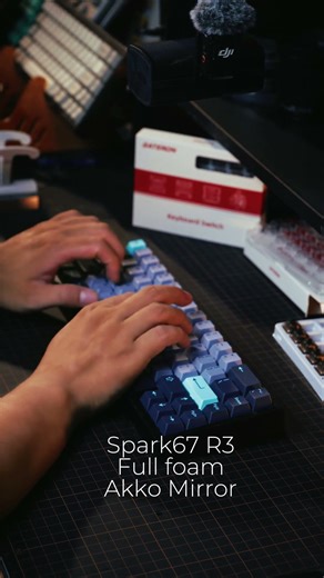 Clacky vs Thocky keyboards