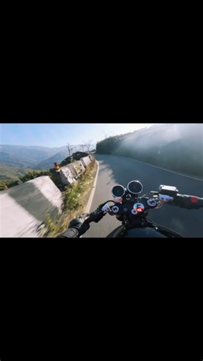 Music or no Music #motorcycle #royalenfield #continentalgt650 #dji #darjeeling #pov #motovlog