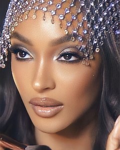 Having been discovered in London in 2006, British model Jourdan Dunn has secured some of the most prominent castings within the industry. She has a string of awards and accolades; having won ‘Model of the year’ at the 2008 and 2015 British Fashion Awards and at the 2013 Harpers Bazaar ‘Women of the Year Awards’. In 2014 models.com named her as an ‘icon’ and in 2015 she was dubbed a ‘new super’, in a selection of models that are recognised as the new, modern-day supermodels. Jourdan has featured 