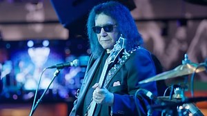 Watch: GENE SIMMONS BAND Performs At Opening Of 'Rock & Brews Restaurant And Concert Bar' In Oklahoma