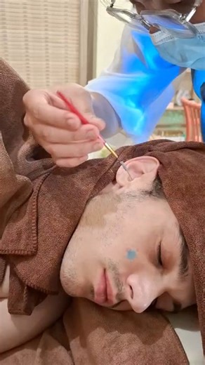 Hom Sleep Salon สระผมผ่อนคลายสไตล์เวียดนาม on Instagram: "Ready for the cleanest, clearest ears of your life? 🧼 Get the viral Vietnamese ear cleaning experience right here in Bangkok at Hom Sleep Salon! Our gentle, meticulous, and incredibly satisfying treatment will leave you feeling refreshed, renewed, and utterly relaxed. Treat your ears, treat yourself! Clear your mind, clear your ears. ​#VietnameseEarCleaning #HomSleepSalon #EarSpaBKK #DeepRelaxation #ASMRTherapy @homsleepsalon2"