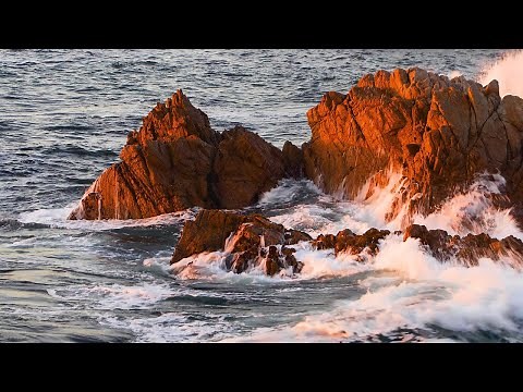 Strong ocean waves crashing against the shore. 10 hours of ocean sounds for sleeping