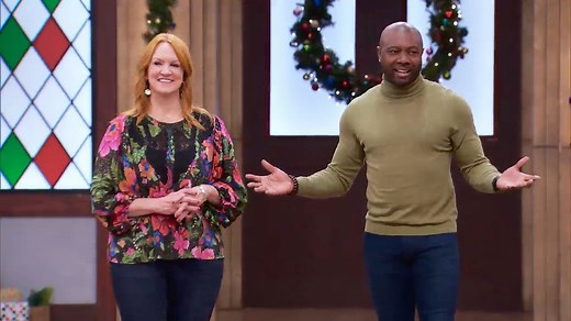 🍪 TONIGHT at 9|8c! 🍪 An all-new #ChristmasCookieChallenge brings back some familiar faces as Eddie Jackson - FIT CHEF EDDIE and The Pioneer Woman - Ree Drummond welcome back previous winners for this All-Star episode! 🎄 | Food Network