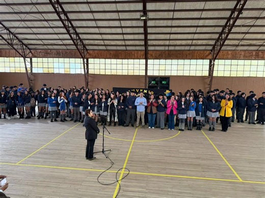 📢🏫 Acto informativo en nuestro liceo Hoy, lunes 9 de marzo, se realizó un acto en el gimnasio de nuestro querido Liceo Bicentenario Vicente Pérez Rosales, instancia en la que se entregaron diversas informaciones relevantes para nuestra comunidad educativa. 👩‍🏫👨‍🎓 Entre los principales anuncios, se informó que la multicancha del establecimiento estará casi finalizada a fines de marzo, lo que permitirá su uso con horarios diferidos para los distintos cursos. ⚽🏀 Asimismo, se recordaron impor