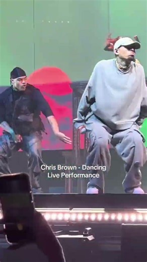 This video of Chris Brown dancing to Left, Right is unforgettable 😭🔥 #shorts