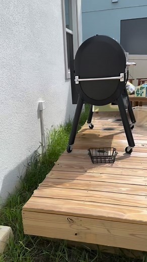 Another clean backyard transformation ✅ 16’ x15’patio deck with steps & a dog proof finish 🐾 #assemblewithjw #outdoorliving #backyardupgrade #backyard #patio | Jae Teamgordo Diaz