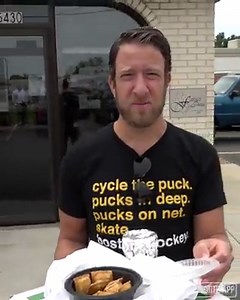 Barstool Pizza Review - Faraci Pizza (St. Louis) Bonus Toasted Ravioli Review | David Portnoy - El Presidente