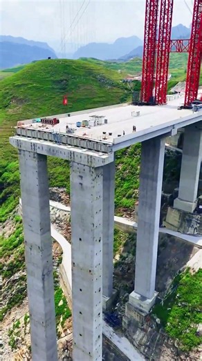 Construction of steel pipe arch bridge in deep mountain V shaped canyon