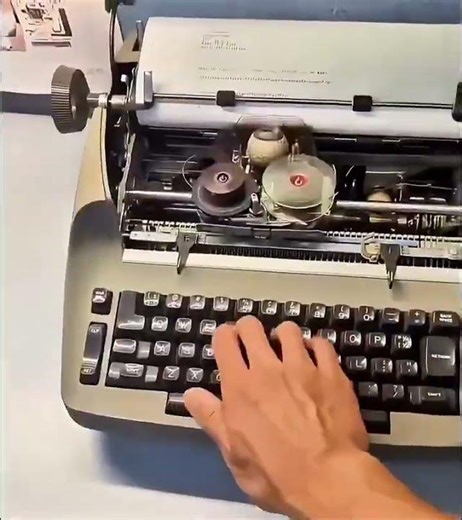 Before Keyboards… This Machine Typed Faster Than You Think 🤯