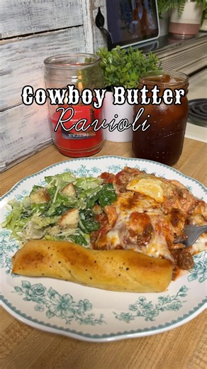 Cowboy Butter Ravioli 🤠 I start by browning 1 pound of ground beef until it’s cooked through, then drain the grease. Add in your onion and garlic and cook until fragrant. You can add in your favorite seasonings, and of course, I use Kinder’s Cowboy Butter seasoning! Use whatever seasonings you prefer and adjust everything to your taste. Next, I add 1 can of tomato juice, 1 can of roasted tomatoes, and tomato paste. Let everything simmer until it’s cooked down, flavorful, and delicious. Give it