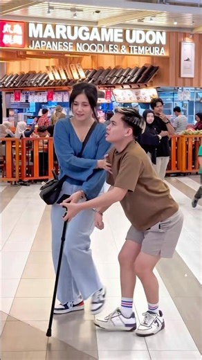 Handcuff Prank escalator🤣