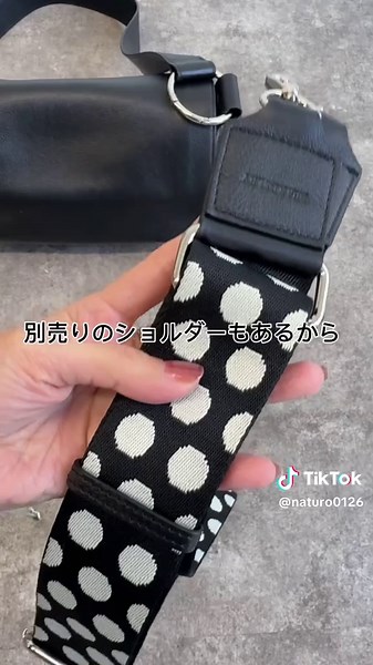 ビアズリーの レザーボディバッグのご紹介 アイテム詳細はプロフィールにあるリンクからチェックしてください🙏✨ #ボディバッグ