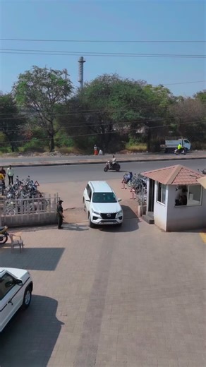 नवीन car, नवीन energy ⚡💚 Mahindra XEV90 आमच्या garage मध्ये आली आहे. EV choose केलं कारण future green आहे. Fortuner च्या शेजारी new parking member — शांत, smart आणि powerful. Simple move towards electric life. #MahindraXEV90 #XEV90 #ElectricCarIndia #ElectricSUV #EVIndia GoingElectric GoGreen GreenFuture EVLifestyle IndianEV SustainableLiving NewCarVibes GarageGoals NewParkingMember FortunerLife CarReels AutoReels TrendingReels ViralReels Mahindra XEV90 electric car India, new EV SUV reel, elec