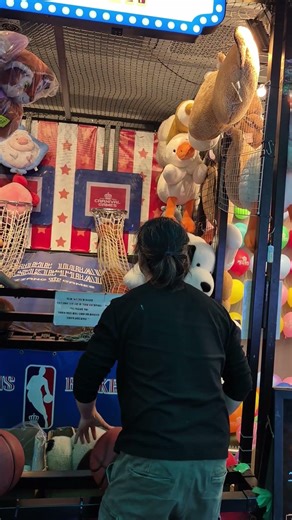 Doll Grabber Free Throw Basketball 3 out of 5 Succeeded Street Carnival Basketball Arcade Game