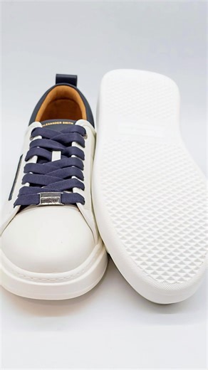 Clean design. Premium feel. Everyday comfort. The Alexander Smith Eco-Wembley sneakers are made for men who want effortless style without overdoing it. Minimal white leather, subtle blue accents, and a modern silhouette that works with everything — from city walks to weekend escapes. ✔️ Premium quality ✔️ Comfortable for all-day wear ✔️ 100% authentic products only 🚚 Delivery across Europe 🛒 Order now on www.venusluxury.ro 💬 WhatsApp support: 40 743 208 879 Step into smart, understated style.