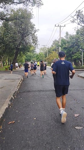 ✨ Silver Run Club ครั้งที่ 2 มาแล้ว! ✨ เตรียมรองเท้าให้พร้อม แล้วมาพบกันวันเสาร์ที่ 13 ธันวาคมนี้ เวลา 06.00–08.00 น. 📍 อุทยาน 100 ปี จุฬาลงกรณ์มหาวิทยาลัย ✨ ประเมินความพร้อมก่อนออกกำลังกายและ วิ่งอย่างปลอดภัยกับ OLDK จองทำกายภาพบำบัดที่บ้าน โดยนักกายภาพวิชาชีพ 🏃‍♀️💨 พร้อมลุ้น ของที่ระลึกจากผู้สนับสนุนมากมาย และสนุกกับกิจกรรมจาก JoyRide ที่จัดเต็มให้ทุกคน กลับบ้านพร้อม สุขภาพดี เป็นรางวัล 🎁💙✨ พิเศษสุดกับ กิจกรรมตรวจสุขภาพจาก Co-Hand พร้อมประเมินและแปลผลโดยผู้เชี่ยวชาญ ฟรี 🤍 🩺 รายการตรวจสุ