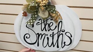 4.8K views · 46 reactions | 懶 NEW WHITE PUMPKIN DOOR HANGER 懶 Here it is, y'all! You loved the first one so much that we came up with a second version for you. ➡️ DON'T FORGET... Write what you want written on the pumpkin in the NOTES box before checkout. Find it on: https://www.shopdeeslouisville.com/collections/fall | Dee's | Facebook