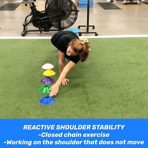 𝐖𝐞𝐬𝐥𝐞𝐲 𝐖𝐚𝐧𝐠, 𝐏𝐓, 𝐃𝐏𝐓 - 𝐀𝐂𝐋 𝐑𝐞𝐡𝐚𝐛 𝐒𝐩𝐞𝐜𝐢𝐚𝐥𝐢𝐬𝐭 | 💥𝐑𝐞𝐚𝐜𝐭𝐢𝐯𝐞 𝐒𝐡𝐨𝐮𝐥𝐝𝐞𝐫 𝐒𝐭𝐚𝐛𝐢𝐥𝐢𝐭𝐲 𝐄𝐱𝐞𝐫𝐜𝐢𝐬𝐞💥 👍𝐋𝐢𝐤𝐞, 𝐒𝐀𝐕𝐄 & 𝐥𝐞𝐚𝐯𝐞 𝐚 𝐜𝐨𝐦𝐦𝐞𝐧𝐭 𝐨𝐧 𝐲𝐨𝐮𝐫 𝐭𝐡𝐨𝐮𝐠𝐡𝐭𝐬!👌 😲I’m a fan of utilizing closed chain exercises... | Instagram