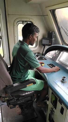 class s10 train engine room #travel #train #srilanka
