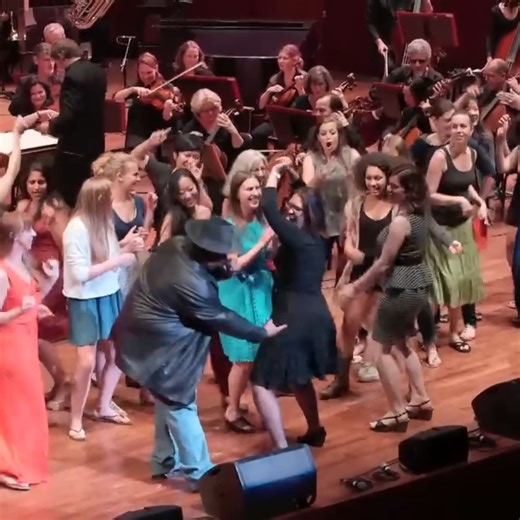 41K views · 537 reactions |  Sir Mix-a-Lot - Baby Got Back (Live 2014) | L'oeil musical | Facebook