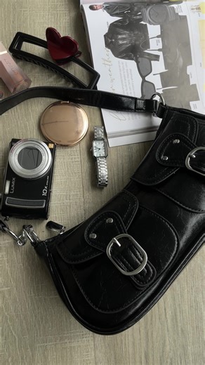 Eso y más 🤭🤩 Síguenos en @Anna_vzla 🤎 #carteras #bolsa #girls #bags #viral_video #fyp