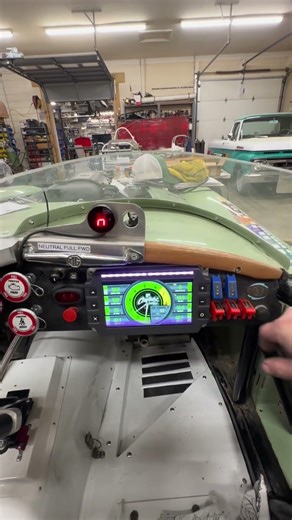 New haltech data logger and digital dash done and working! Dont mind the Oil warning, waiting and