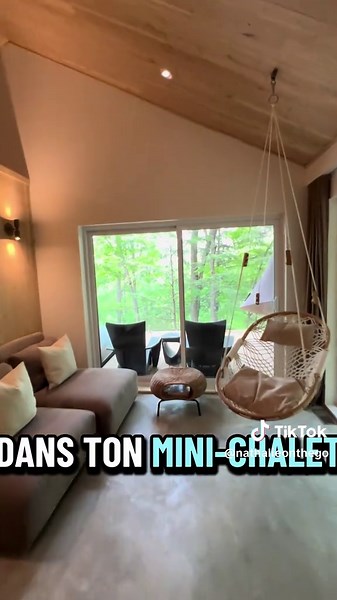 Expérience thermale privée: tout est dans TON chalet. Spa, sauna, hammam. Eau traitée et filtres changés   équipement complet. Sentiers derrière, lac à 5 min, ski de fond à proximité. Les @HOM mini chalets = ta bulle pour décrocher. #chalet #spaprive #quebecsecret #outaouais #nathalieonthego