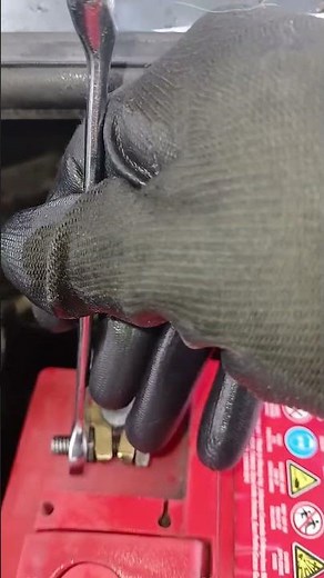 How to connect and disconnect the negative terminal of the battery more easily.