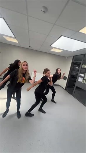 Thought we would try the radio video dance #stagecoach #performingarts #fyppppppppppppppppppppppp #theatre #performingartsschool #performance #radiovideo #popmuzik