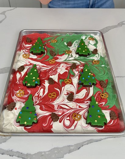 easy holiday treat 🌟 Christmas chocolate bark, #Christmas #easyrecipe #candy | Kristin's Friends