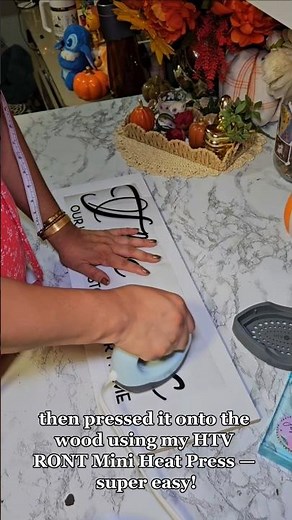 HTV VINYL WOOD SIGN DIY #artandcraft #woodsigns #htvvinyl #cricut #diy #htvront #wecreat #homedecor