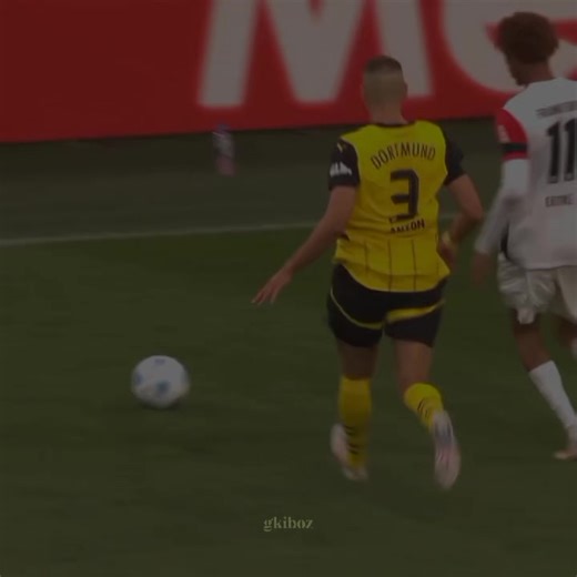 predicting movements #ekitike #frankfurt #qpr #footballtiktok #foryou | ekitike dribbling