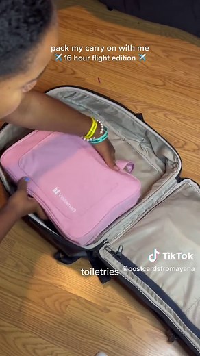 Let’s pack my @samsoniteusa Armage II travel backpack for a 16 hour flight 😅😴✈️#SamBassador #SamsonitePartner #PackWithMe #Packmycarryon #travelwithme #traveltojapan #solotravel #solofemaletraveler #packingtips #packingforjapan #backpackingseasia #backpacking #fulltimetravel #digitalnomadgirls #digitalnomadlife #HavaianasLivreDeCliches