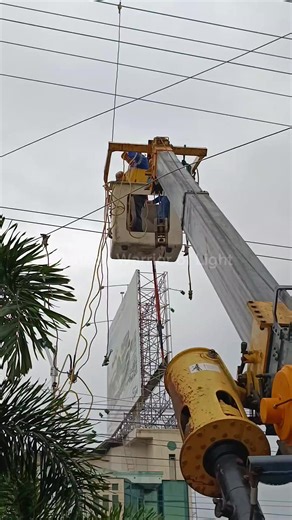 BUHAY LINEMAN💪 Install of grounding cluster before working #intallofgroundingclustet #linemanwork #linemanlife #teamwork | Pandoy Warrior of Light