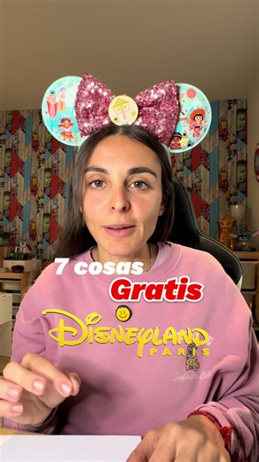 7 cosas GRATIS en Disneyland París que si no las pides… no existen 👀✨ ✅ Rider Switch (familias) 🎉 Chapa gratis 🎈 Globo “seguro” (guarda el ticket) 📸 Foto con personajes con tu móvil 💧 Agua gratis 🚑 First Aid 👶 Potitos/biberón en restaurante (pregunta allí) 👉 Comenta cuál no conocías y guarda este reel: el día que estés allí, te va a ahorrar colas, dinero y algún que otro drama. #disneylandparis #disneytips #disneytok #disneyhacks