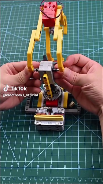 Cutebot Pro combined with the wonderful building kits. #robot #microbit #coding #elecfreaks
