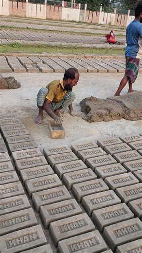 USING MUD CLAY SOIL MAKING BRICKS #brickseek #slobebricks #iteam #construction #bricks