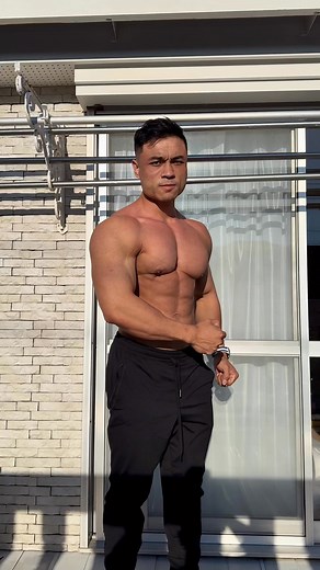 37K views · 1.1K reactions | Buổi sáng ngủ dậy sau khi fasted cardio , check body 88.5kg ! Độ khô có vẻ ổn rồi chờ ngày mai load carb xem phồng hơn khồn chứ móp quá rồi Coach:Lê Trung Chính #TeamVMH #TeamLeTrungChinh #Kingkongsportwear #teamkohohvietnam #TrạmBánhSàiGòn | Vũ Minh Hiếu | Facebook