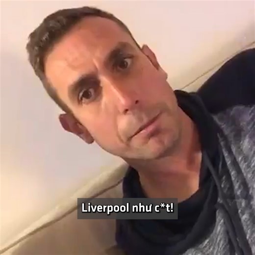 TRỌNG TÀI PREMIER LEAGUE LỘ VIDEO CÓ LỜI LẼ KHIẾM NHÃ VỚI JURGEN KLOPP & LIVERPOOL Hai đoạn video sốc vừa được tràn lan trên Twitter, là cuộc đối thoại giữa một nhân vật lạ mặt cùng trọng tài David Coote (người vừa cầm còi trận đấu giữa Liverpool với Aston Villa vừa qua ở Premier League). Trong video, trọng tài David Coote đã có những lời lẽ khiếm nhã đối với cựu HLV của Liverpool là Jurgen Klopp, cũng như với cả CLB vùng Merseyside. Không rõ thời gian chính xác hai đoạn video này được quay, như